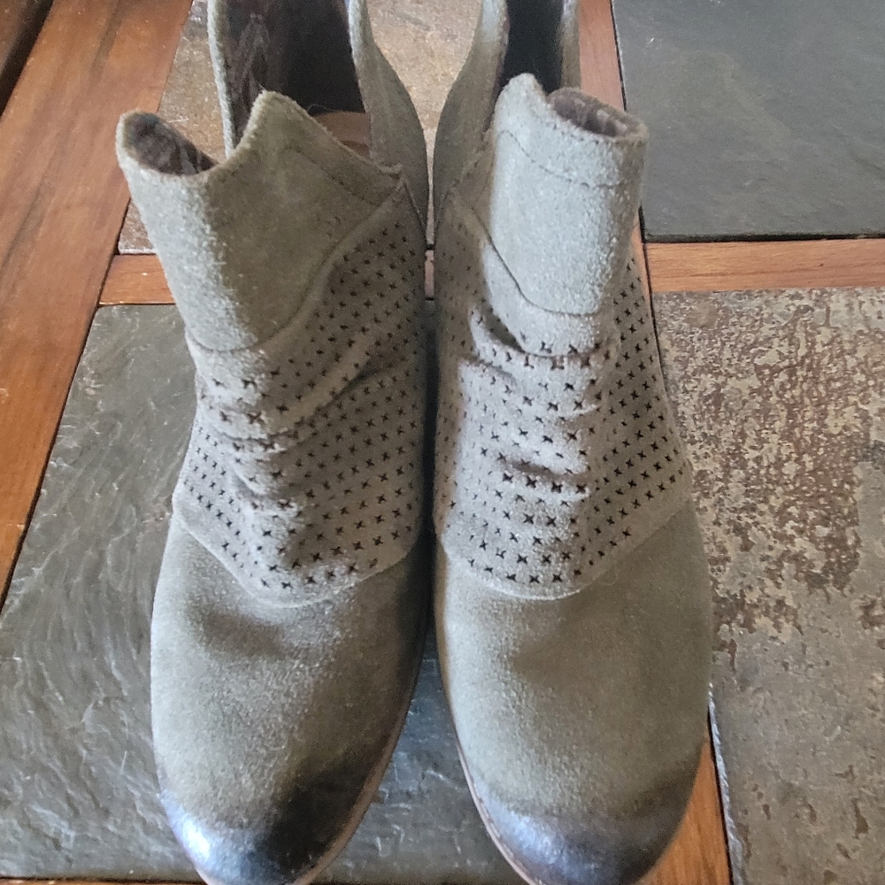 Earth Origins Women's Boots Oakland Amanda Ankle Booties‎ Olive Suede 9.5
